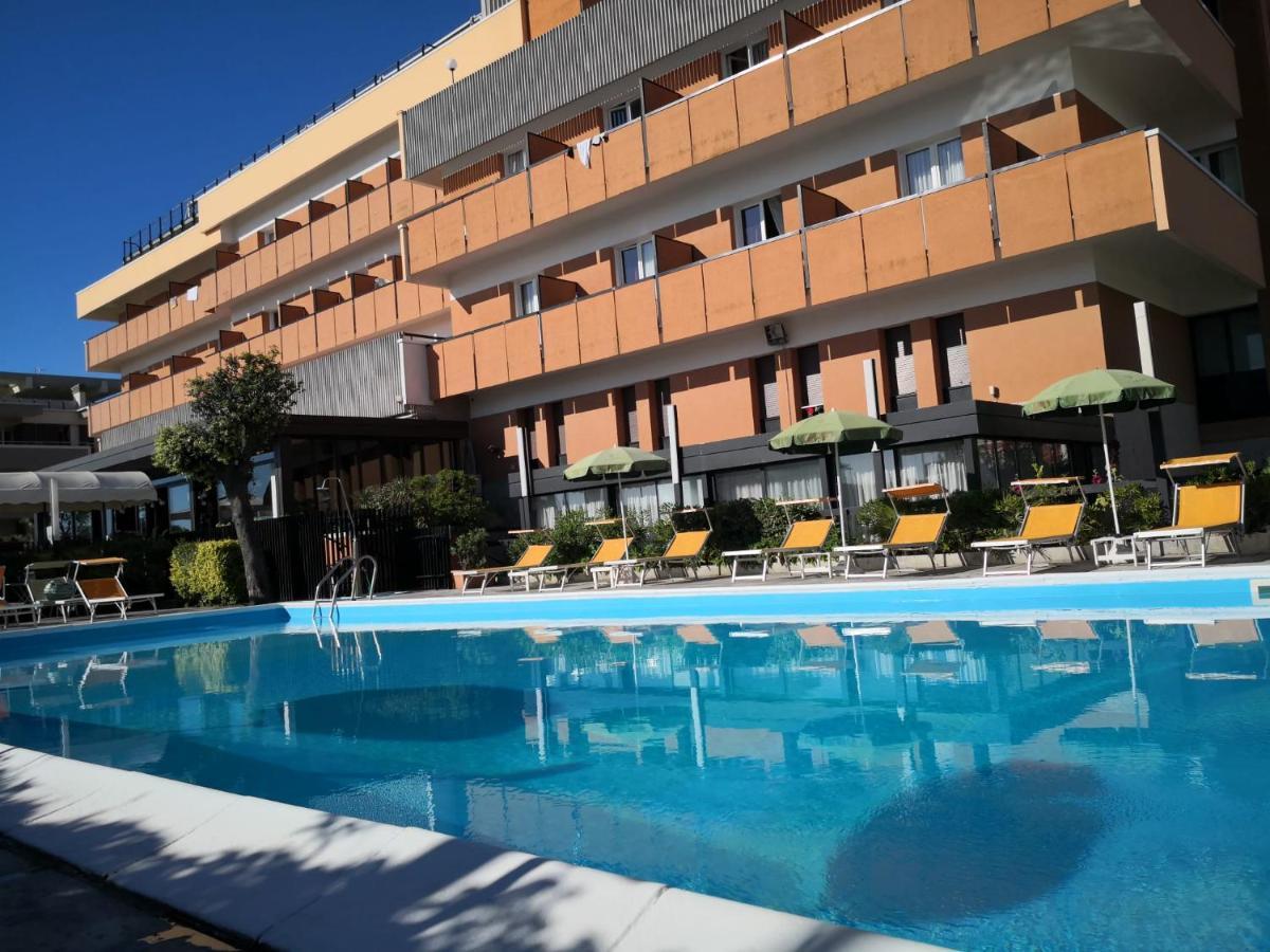 רימיני Park Hotel מראה חיצוני תמונה