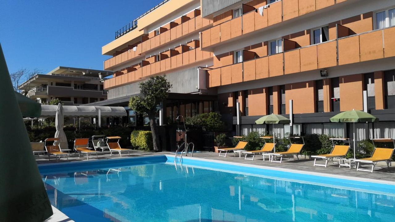 רימיני Park Hotel מראה חיצוני תמונה