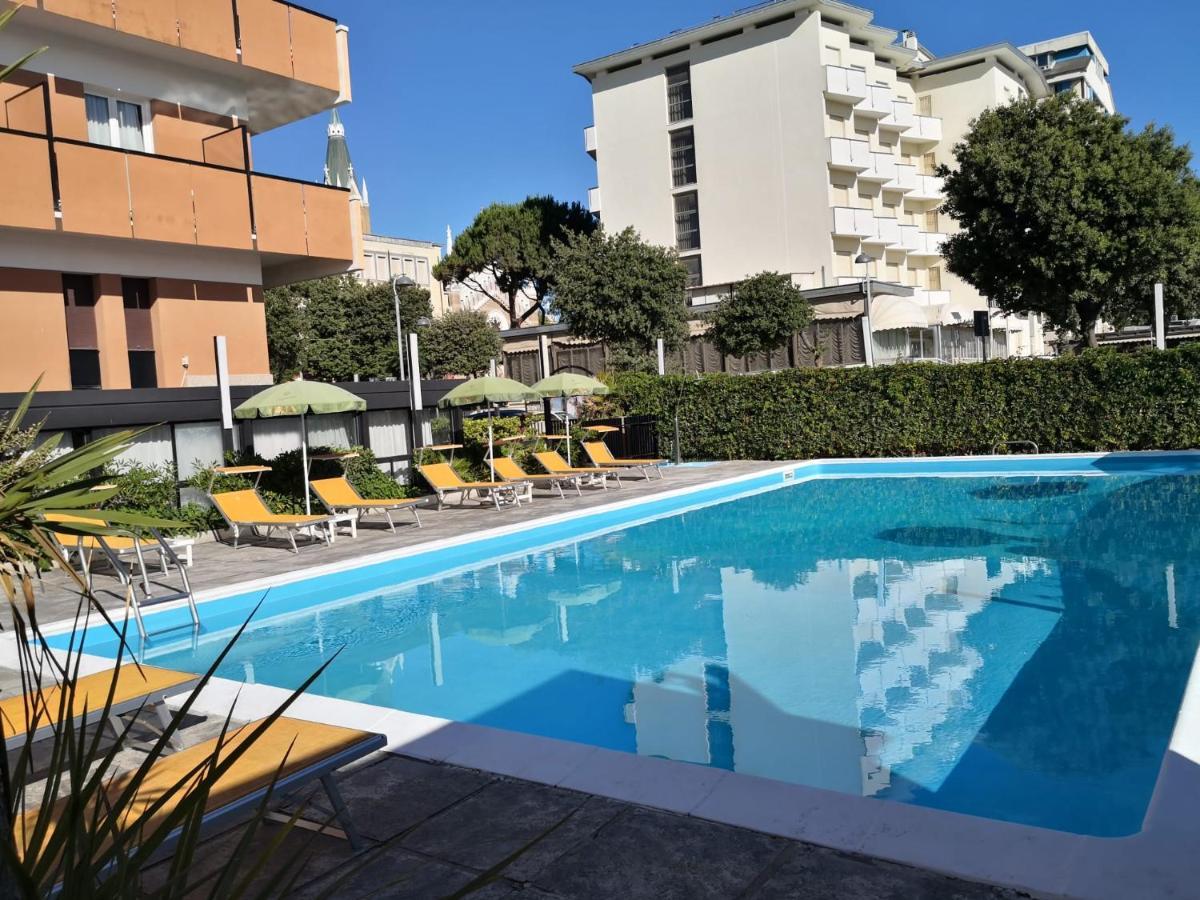 רימיני Park Hotel מראה חיצוני תמונה